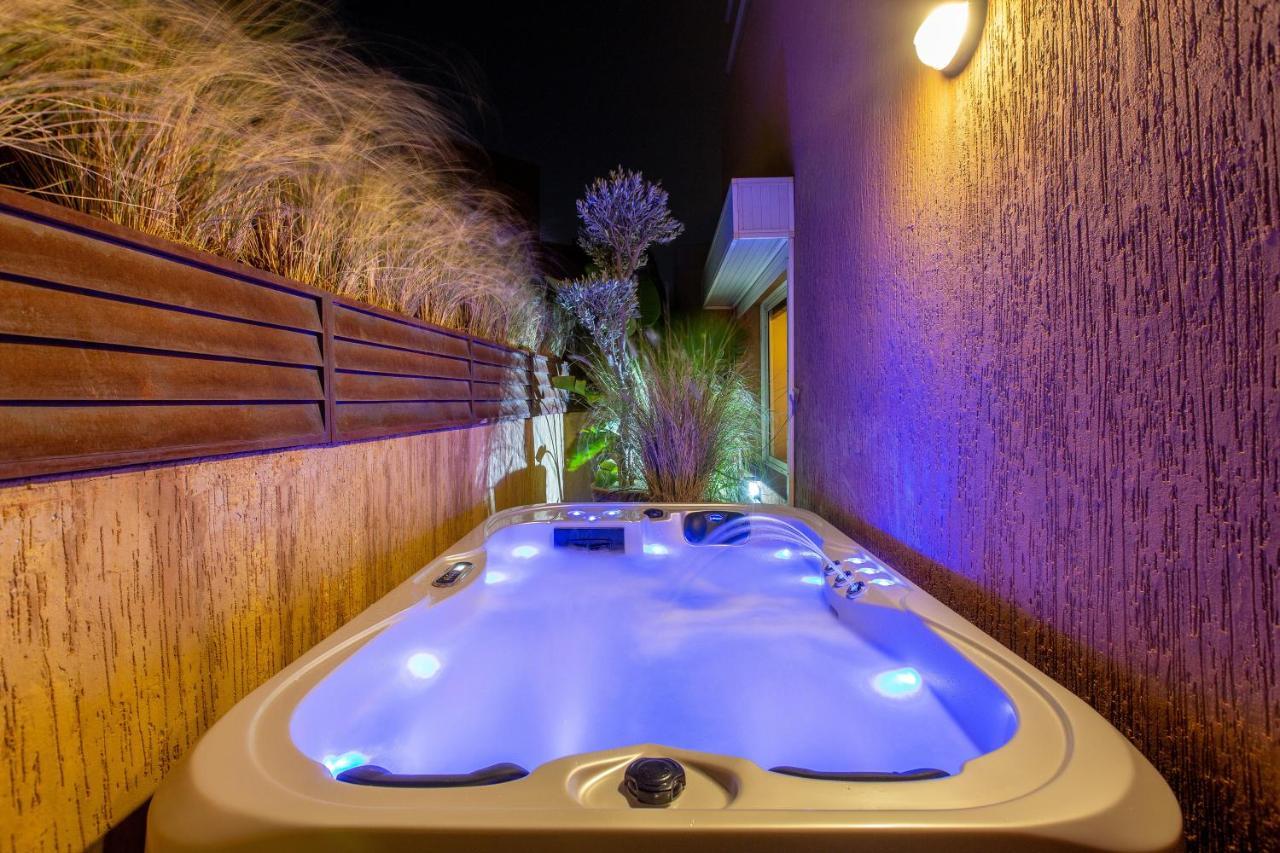 Bel Centre-ville Avec Jacuzzi Privatif *